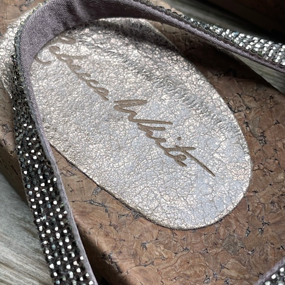 Cork based toe strap sandals. Very comfortable. - Picture 2 of 7